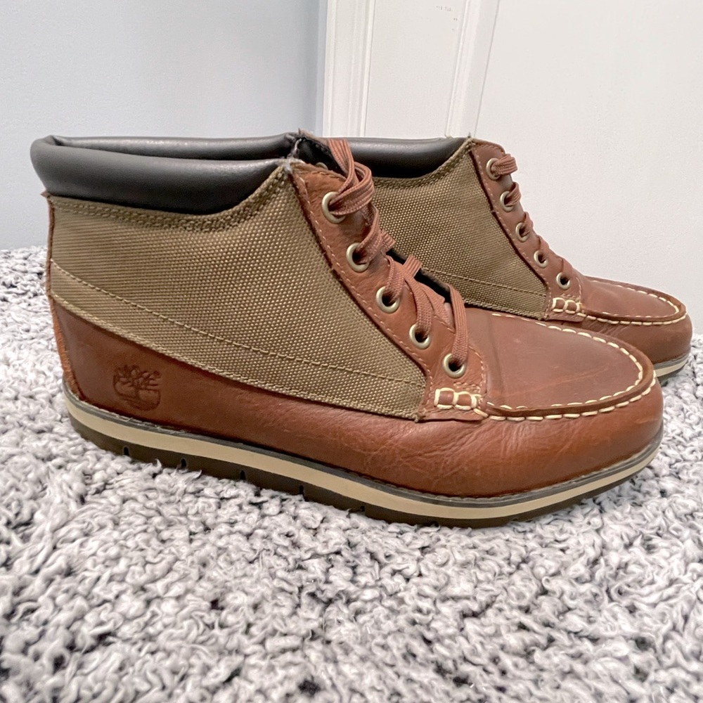 Timberland size 6M leather/canvas Chukka Boot